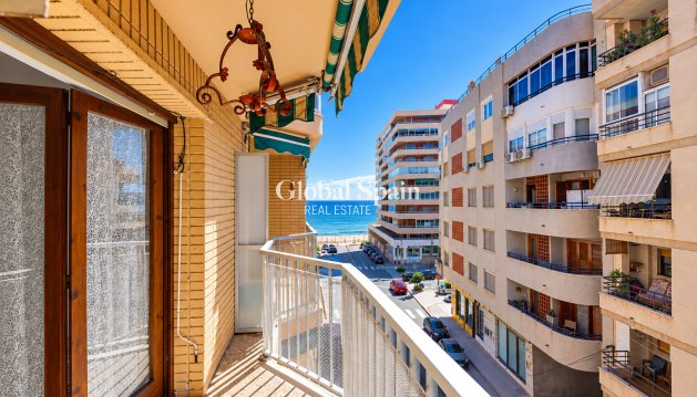 APPARTEMENT - Revente - TORREVIEJA -
                Costa Blanca