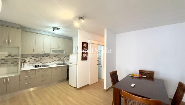 APPARTEMENT - Revente - TORREVIEJA -
                El limonar