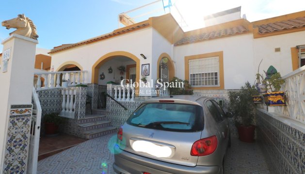 APPARTEMENT - Revente - TORREVIEJA -
                El limonar
