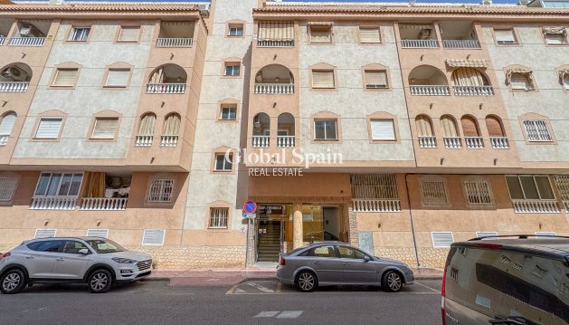 APPARTEMENT - Revente - TORREVIEJA -
                El molino