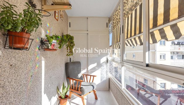 APPARTEMENT - Revente - TORREVIEJA -
                Estacion de autobuses