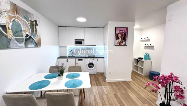 APPARTEMENT - Revente - TORREVIEJA -
                Estacion de autobuses