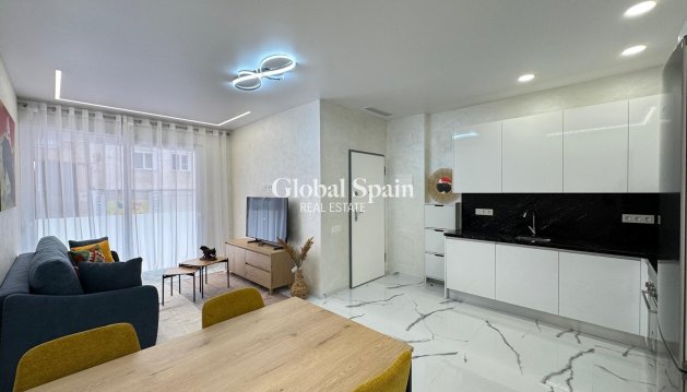 APPARTEMENT - Revente - TORREVIEJA -
                Estacion de autobuses