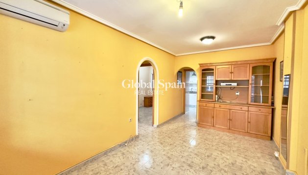 APPARTEMENT - Revente - TORREVIEJA -
                La Mata pueblo