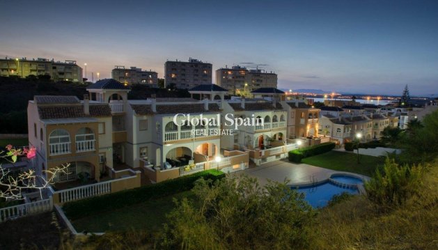 APPARTEMENT - Revente - TORREVIEJA -
                La Mata