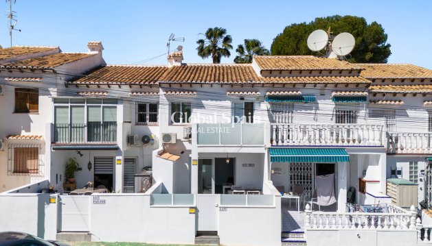 APPARTEMENT - Revente - TORREVIEJA -
                Lago jardin