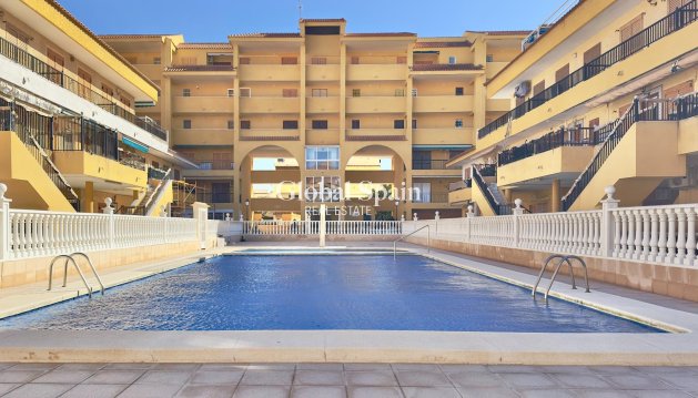 APPARTEMENT - Revente - TORREVIEJA -
                Los Europeos