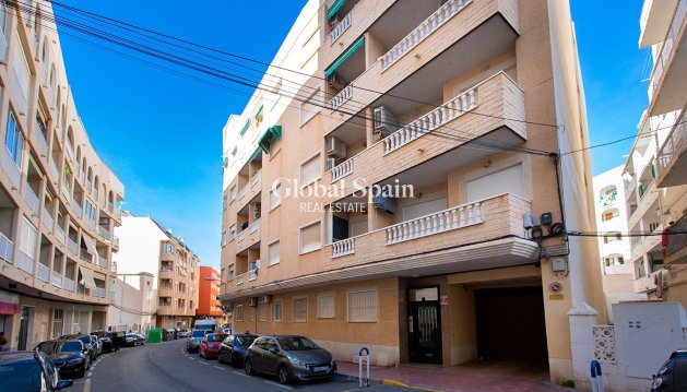 APPARTEMENT - Revente -
                TORREVIEJA - MO-52408