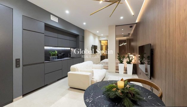 APPARTEMENT - Revente - TORREVIEJA -
                Playa de los Locos