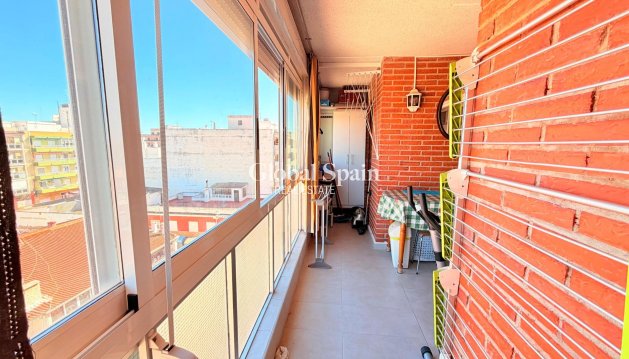 APPARTEMENT - Revente - TORREVIEJA -
                Playa De Los Náufragos