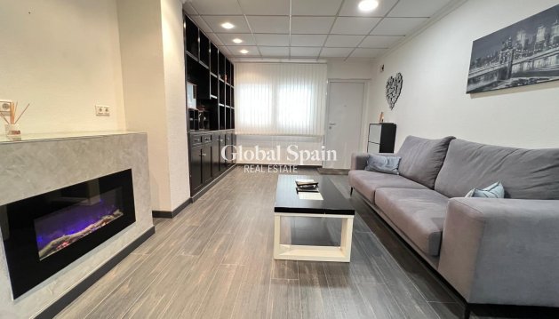 APPARTEMENT - Revente - TORREVIEJA -
                Playa del Cura