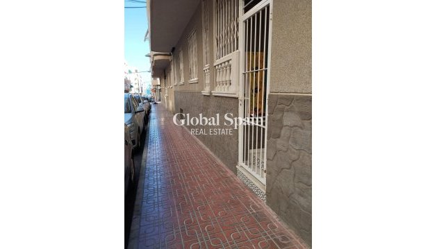 APPARTEMENT - Revente - TORREVIEJA -
                Playa del Cura