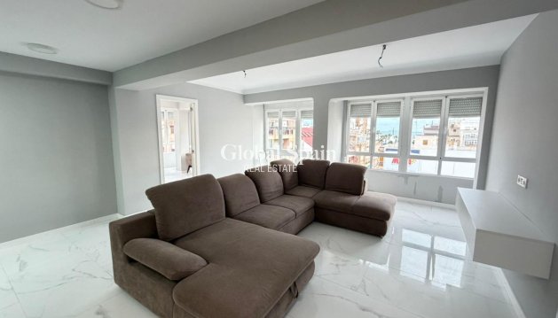 APPARTEMENT - Revente - TORREVIEJA -
                Playa del Cura