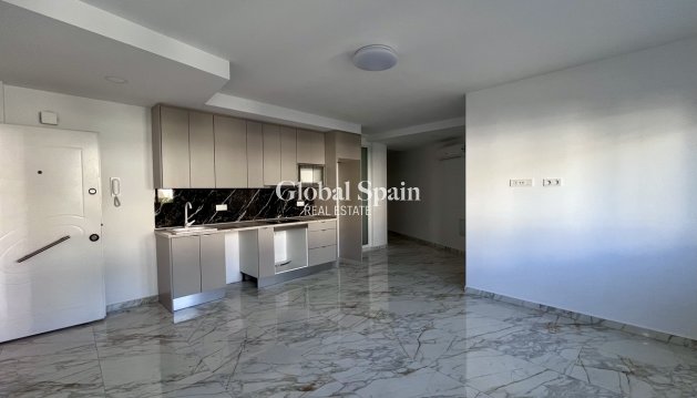 APPARTEMENT - Revente - TORREVIEJA -
                PLAYA LOS LOCOS