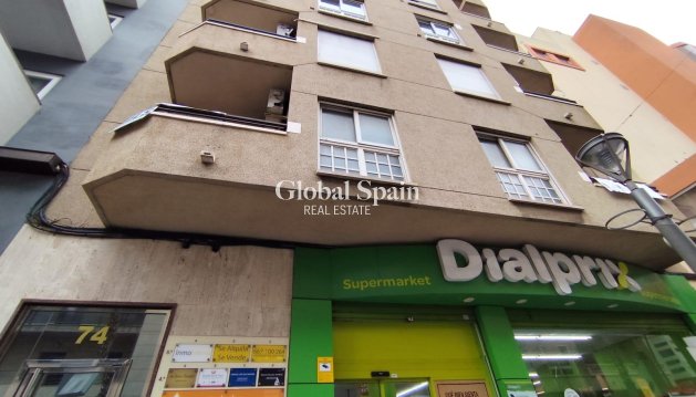 APPARTEMENT - Revente - TORREVIEJA -
                Puerto