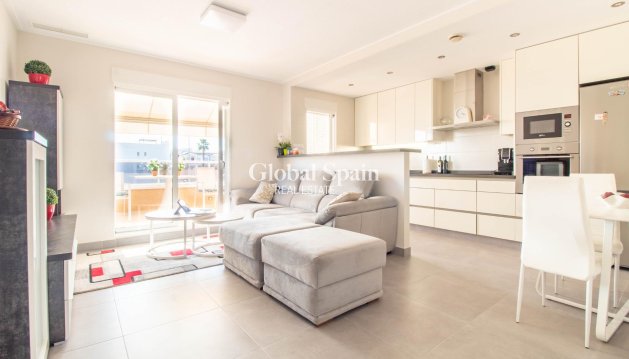 APPARTEMENT - Revente - TORREVIEJA -
                Punta prima