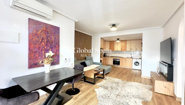 APPARTEMENT - Revente - TORREVIEJA -
                Torreblanca