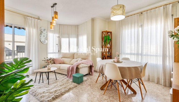 APPARTEMENT - Revente - TORREVIEJA -
                Torrevieja