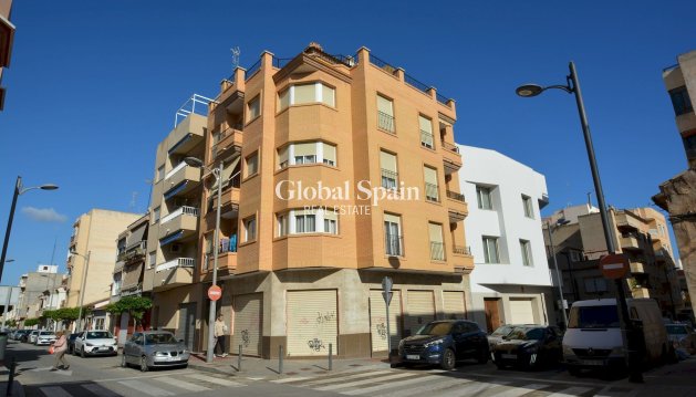 APPARTEMENT - Wederverkoop - GUARDAMAR DEL SEGURA -
                Costa Blanca