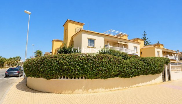 APPARTEMENT - Wederverkoop - ORIHUELA COSTA -
                Costa Blanca