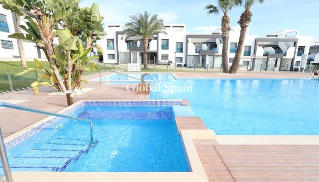 APPARTEMENT - Wederverkoop - ORIHUELA COSTA -
                La Zenia