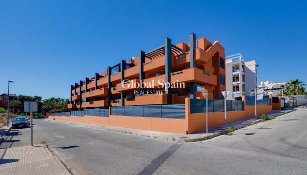 APPARTEMENT - Wederverkoop - ORIHUELA COSTA -
                VILLAMARTÍN