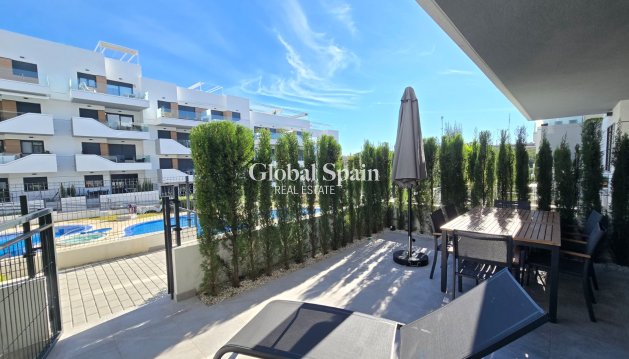 APPARTEMENT - Wederverkoop - ORIHUELA COSTA -
                Villamartín *