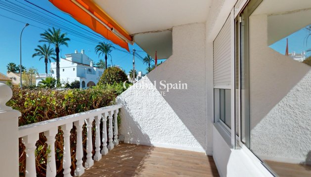 APPARTEMENT - Wederverkoop - ORIHUELA COSTA -
                VILLAMARTÍN