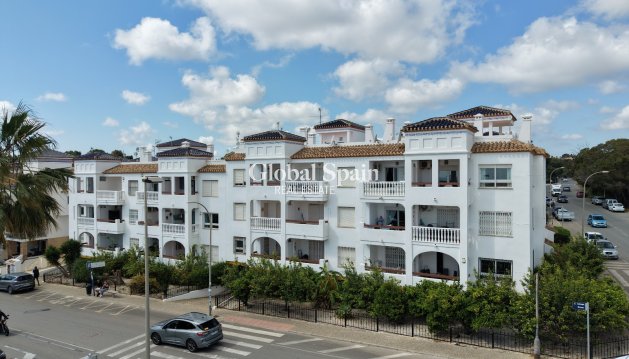 APPARTEMENT - Wederverkoop - Orihuela Costa -
                Villamartin