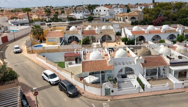 APPARTEMENT - Wederverkoop - Orihuela Costa -
                Villamartin