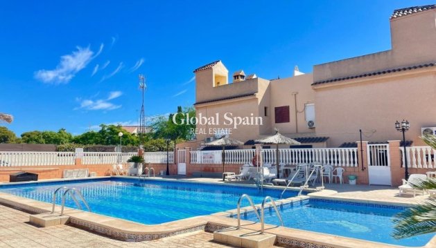 APPARTEMENT - Wederverkoop - ORIHUELA -
                Inland