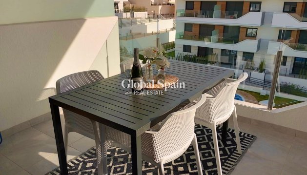 APPARTEMENT - Wederverkoop - ORIHUELA -
                Inland