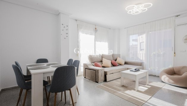 APPARTEMENT - Wederverkoop -
                SAN MIGUEL DE SALINAS - GSR-18389