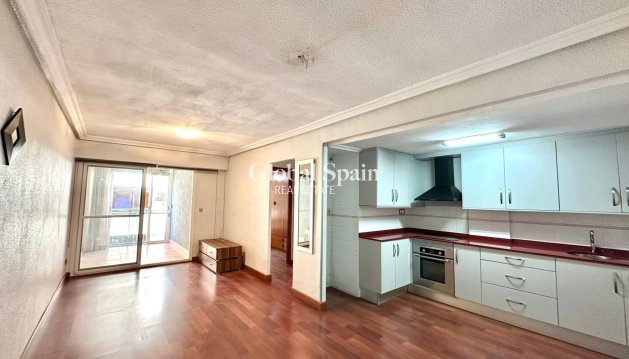 APPARTEMENT - Wederverkoop - TORREVIEJA -
                Acequion