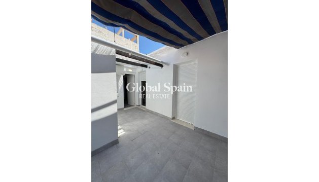 APPARTEMENT - Wederverkoop - TORREVIEJA -
                Center