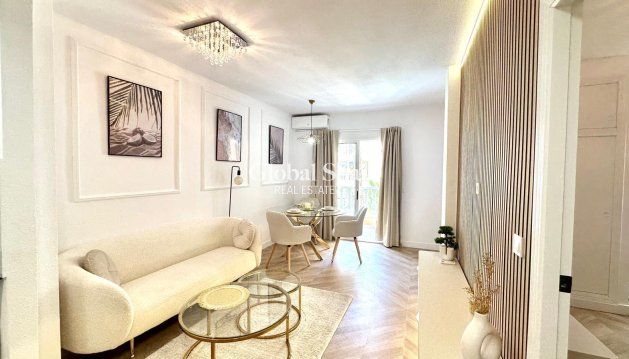 APPARTEMENT - Wederverkoop - TORREVIEJA -
                Center