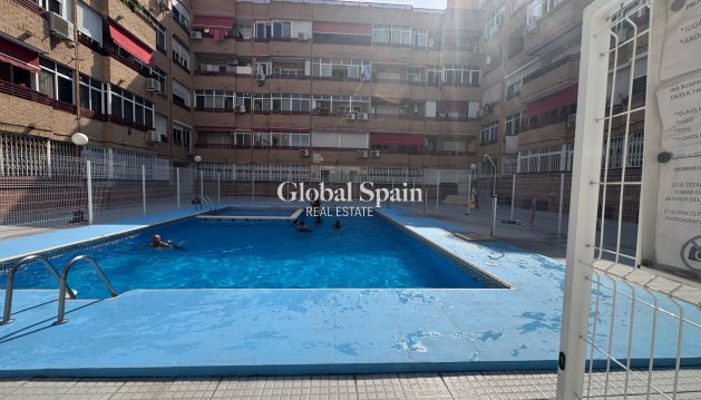 APPARTEMENT - Wederverkoop - TORREVIEJA -
                Center