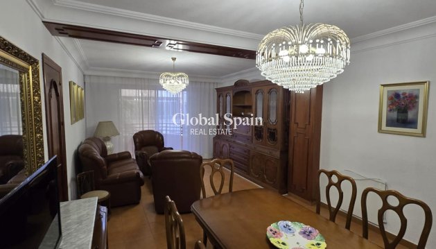 APPARTEMENT - Wederverkoop - TORREVIEJA -
                Center