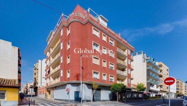 APPARTEMENT - Wederverkoop - TORREVIEJA -
                Center