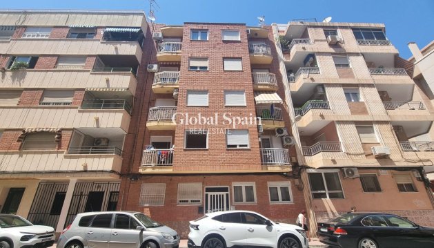 APPARTEMENT - Wederverkoop - TORREVIEJA -
                Center