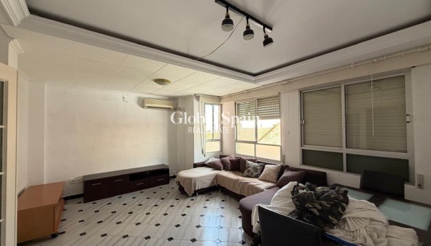 APPARTEMENT - Wederverkoop - TORREVIEJA -
                Center