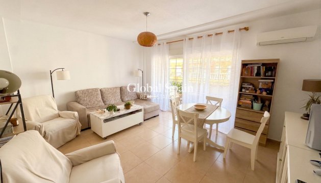 APPARTEMENT - Wederverkoop - TORREVIEJA -
                Centro