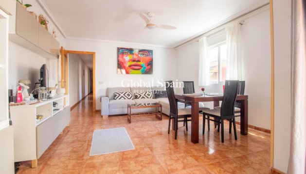APPARTEMENT - Wederverkoop - TORREVIEJA -
                Centro