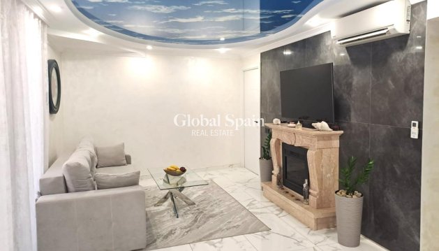 APPARTEMENT - Wederverkoop - TORREVIEJA -
                Costa Blanca