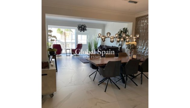 APPARTEMENT - Wederverkoop - TORREVIEJA -
                Costa Blanca