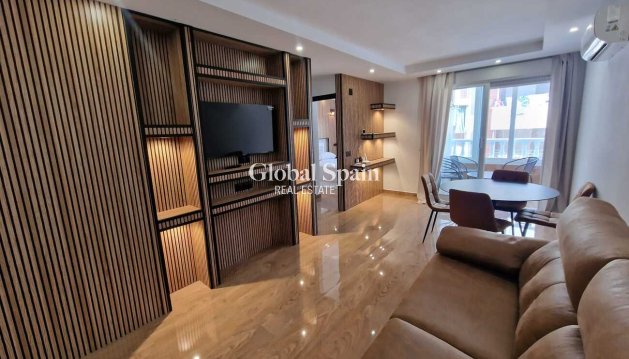 APPARTEMENT - Wederverkoop - TORREVIEJA -
                Costa Blanca