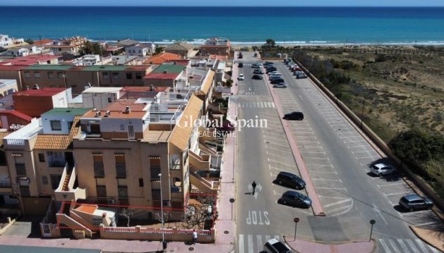 APPARTEMENT - Wederverkoop - TORREVIEJA -
                Costa Blanca