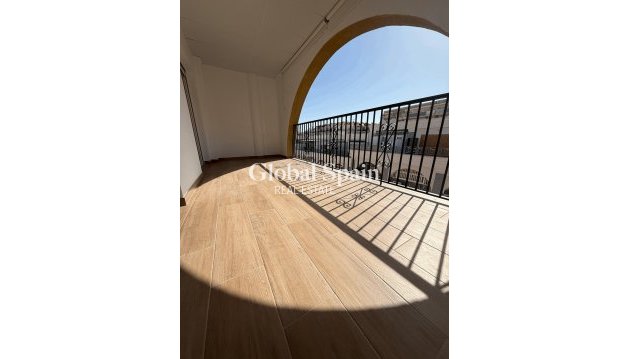 APPARTEMENT - Wederverkoop - TORREVIEJA -
                Costa Blanca