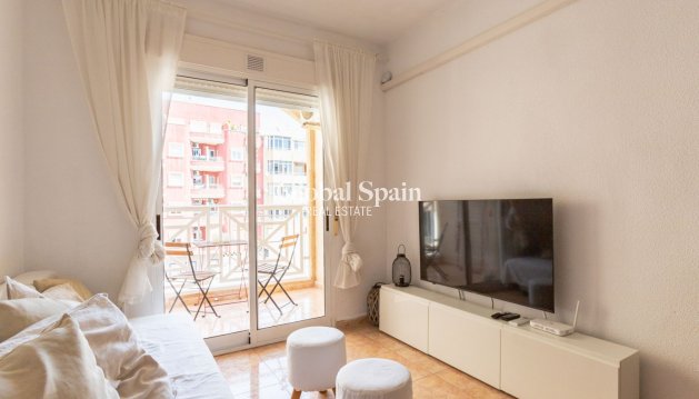 APPARTEMENT - Wederverkoop - TORREVIEJA -
                Costa Blanca