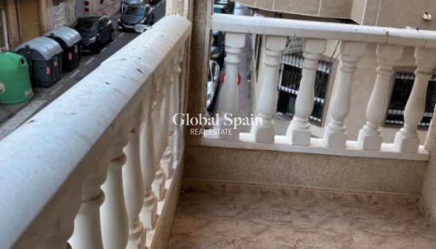 APPARTEMENT - Wederverkoop - TORREVIEJA -
                Costa Blanca